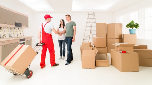 Choosing the right storage solution for belongings in Brompton